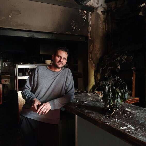 שמהפיח תחזור ותצא שמחת היצירה. אילון עמיר בבסטה אחרי השריפה בשבת האחרונה